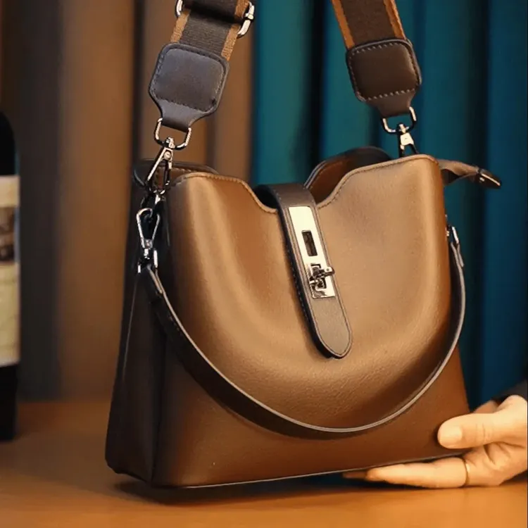 【当日发】新手提包多层新款简约时尚经典女斜挎单肩包CRJie62m