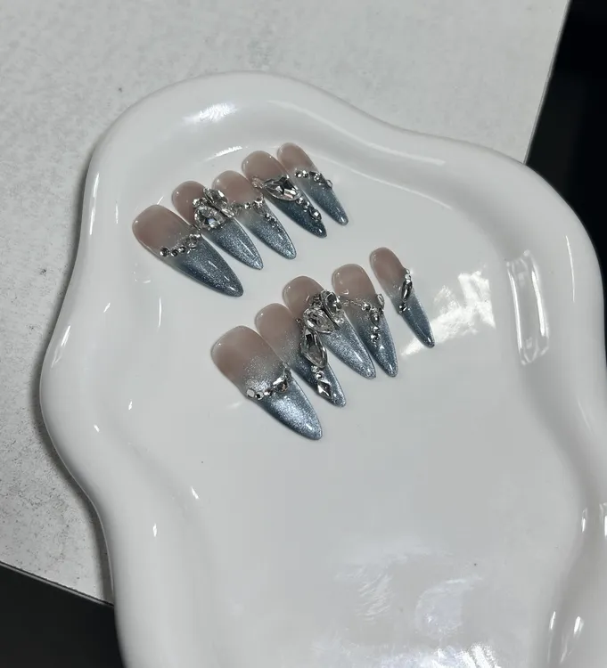 冰透渐变法式深海猫眼堆堆碎钻蓝眼泪穿戴甲