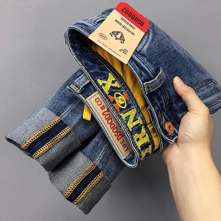 浅色潮流牛仔裤男士夏季薄款休闲百搭修身小直筒长裤时尚刺绣九分