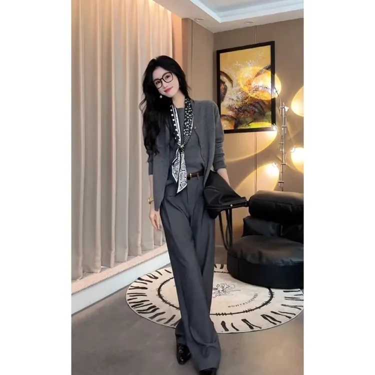 一整套入秋穿搭时尚洋气时髦气质高级感灰色开衫背心套装女小个子
