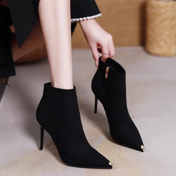 韩版黑色金属头绒面高跟短靴尖头细跟羊京绒通勤工作高跟靴907-6