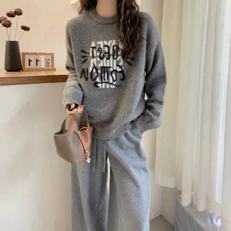 秋冬季新款时尚灰色字母提花圆领长袖宽松套头保暖休闲可爱毛衣女