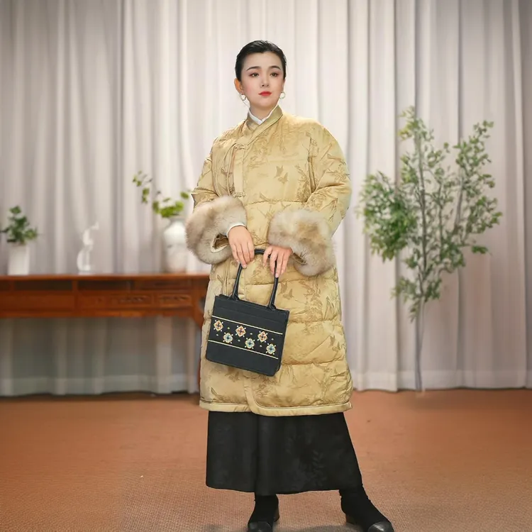 >国风新中式羽绒服圆领重工纯色拜年服短款羽绒女