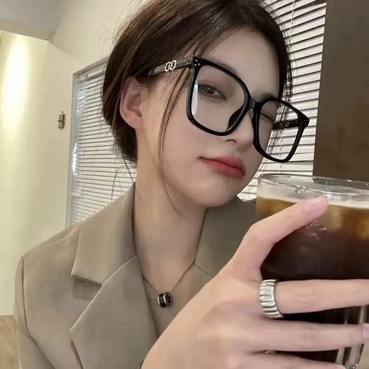 防蓝光黑框近视眼镜女素颜神器可配度数圆脸方框显脸小装饰平光镜
