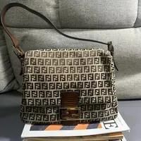 95新 FENDI/芬迪 Fendi 芬迪 中古老花 金扣/JW0404