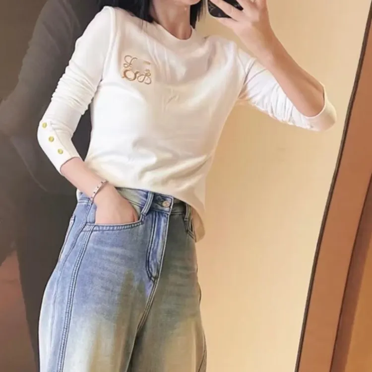 设计感纽扣长袖白色T恤女2024新款秋冬内搭外穿圆领打底衫上衣