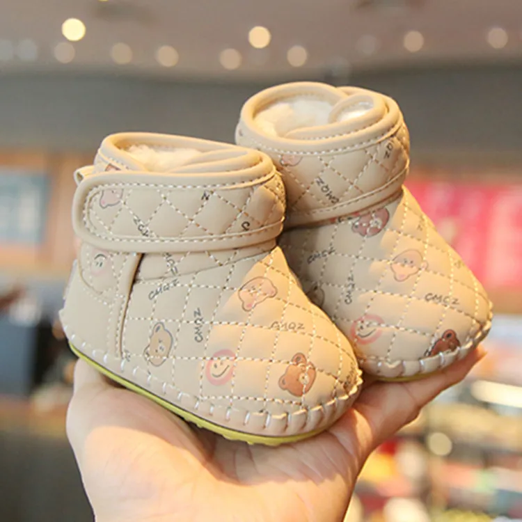 冬季宝宝加绒雪地靴0-1岁加厚防滑软底女宝宝冬季学步鞋