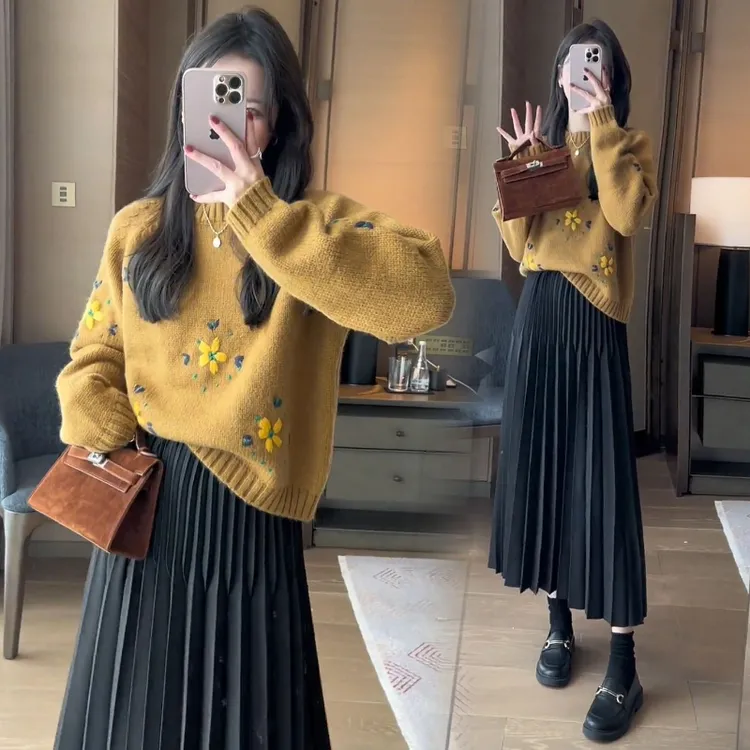 慵懒风圆领毛衣女秋冬2024新款韩版宽松复古刺绣花朵针织衫上衣女