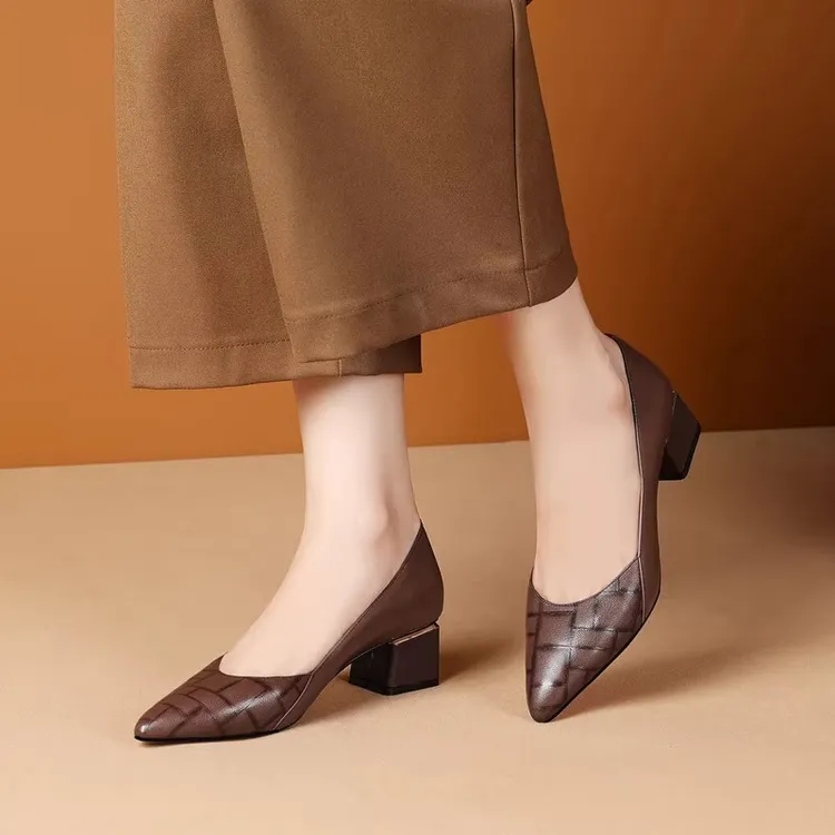 2025年新款浅口女单鞋低跟尖头妈妈鞋秋季气质真皮皮鞋时尚百搭女