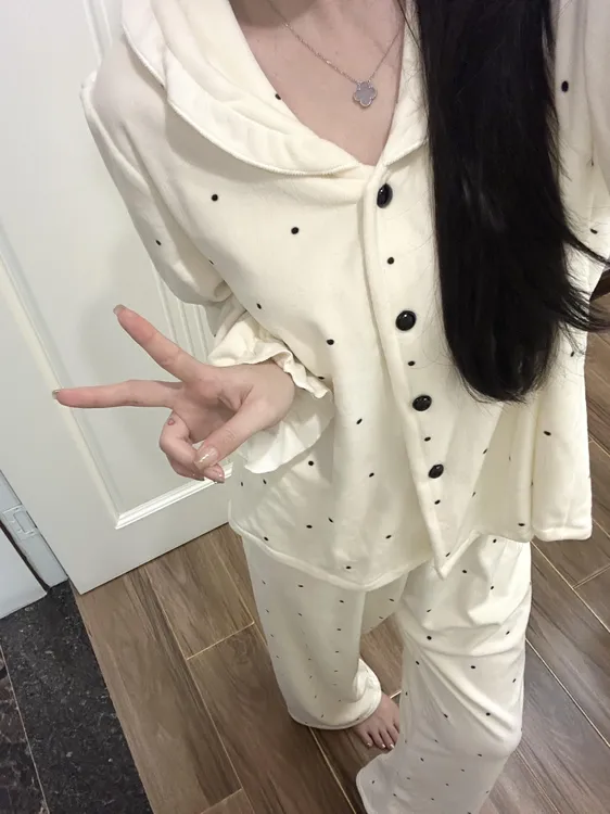 少女甜美简约高级感波点德绒加厚保暖睡衣女冬季新款轻奢风家居服