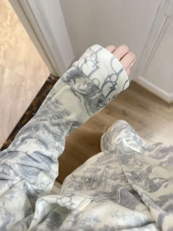 轻奢高级感水墨画睡衣女冬季新款少女绘画风德绒加厚保暖家居服