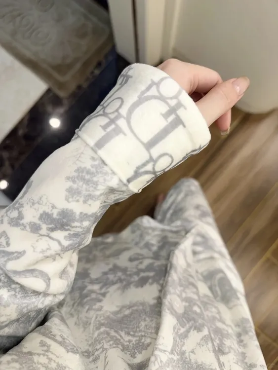 少女轻奢高级感水墨画睡衣女冬季新款绘画风德绒加厚保暖家居服