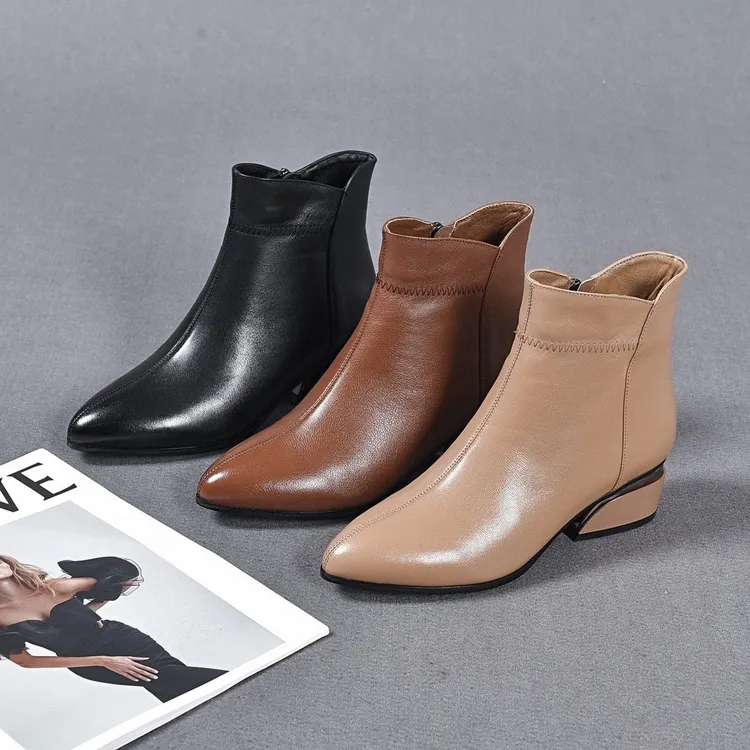 2024年新款真皮女短靴中年妈妈靴百搭软面低跟脚宽脚肥大码靴单靴