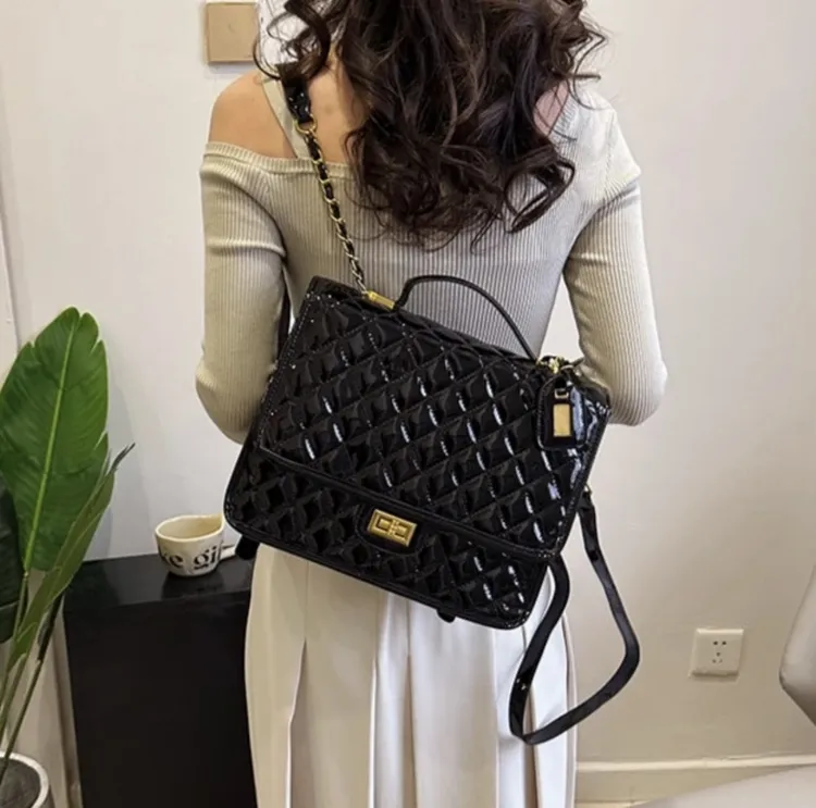 双肩包包女2025小众设计手提菱格背包大容量漆皮小香风女包百搭