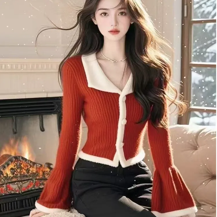 2025冬季独特超好看短款红色毛衣设计感小众内搭针织喇叭袖上衣