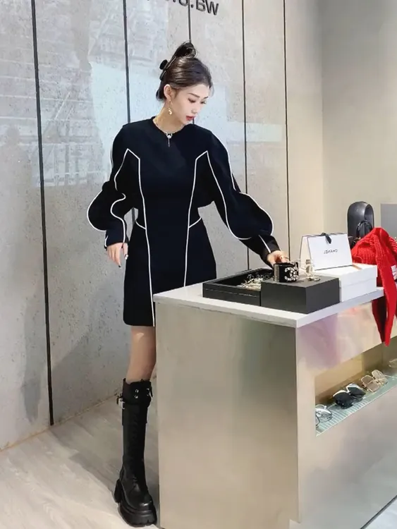 年会礼服新年战袍法式小香风连衣裙女秋冬老钱风松弛感女装贵气