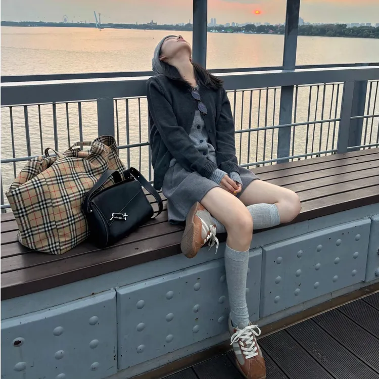 女装早春时尚小个子简约韩版气质假两件设计感上衣百搭小众休闲裤