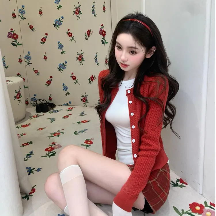 秋季时尚韩系简约气质宽松显瘦开衫百搭格子半身裙财阀千金女装