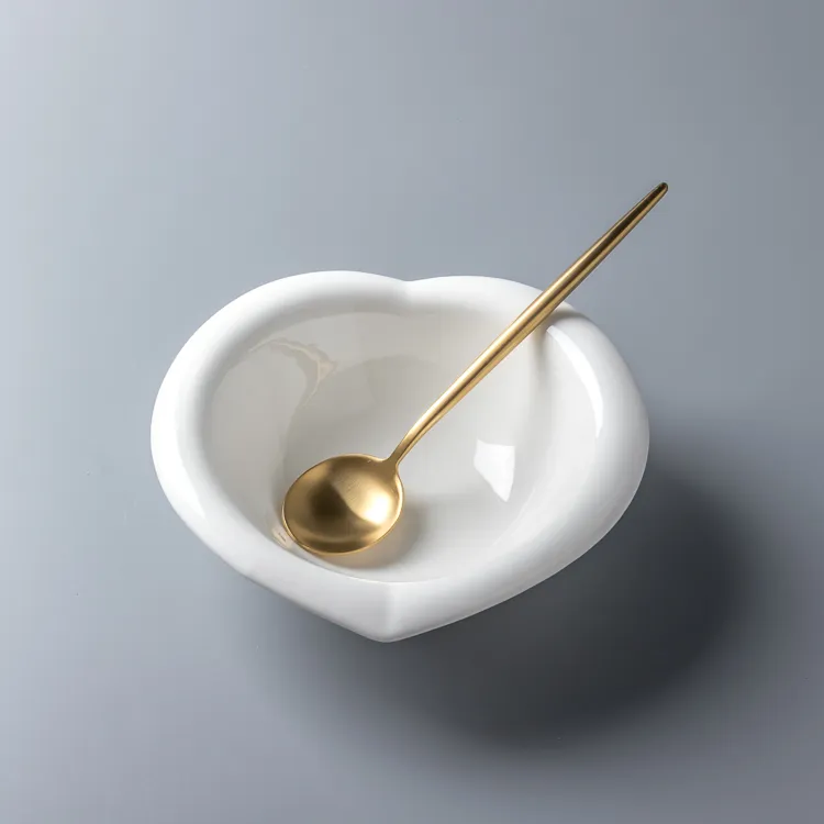 创意白色陶瓷餐具心形碗汤碗菜碗小吃碗餐厅水果碗纯色西餐甜品碗