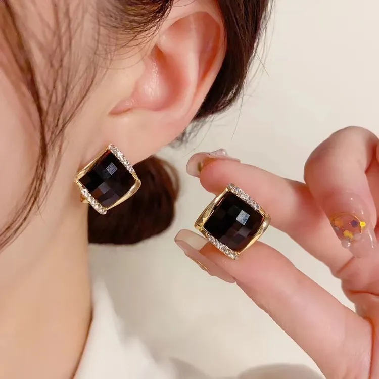 铜合金合成锆石耳饰 日韩气质简约黑色微镶锆石菱形气质耳钉672