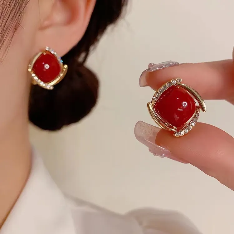 铜合金仿珍珠耳饰 安克拉红色法式气质菱形珠珠酒红简约百搭耳钉