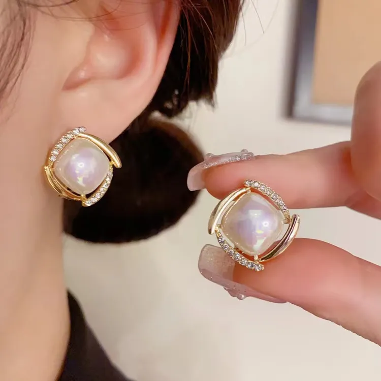 铜合金仿珍珠耳饰 小香名媛风菱形简约气质百搭耳钉360商品图