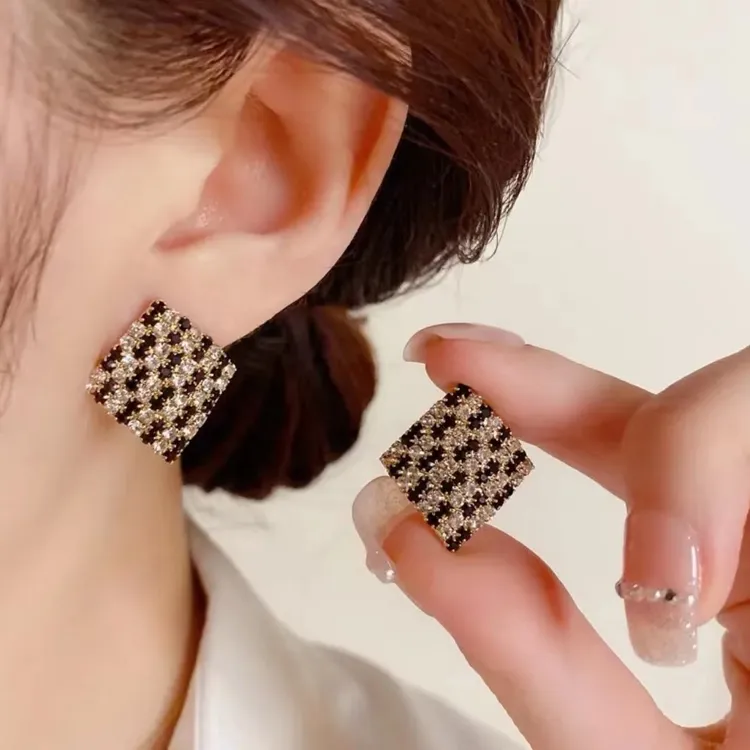 铜合金合成锆石耳饰 千鸟格经典黑白撞色菱形时尚高级耳钉448