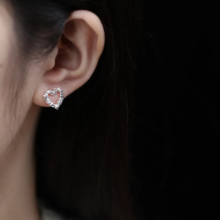 铜合金耳饰 意恋 轻奢时尚温柔简约小巧百搭精致气质感耳饰
