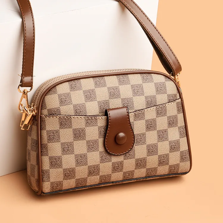 2025新款时尚简约斜挎包百搭多隔层经典印花大容量单肩贝壳小包包