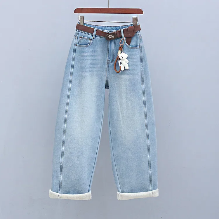 2025年冬季加绒加厚宽松阔腿镰刀裤潮流高腰新款浅蓝色女式牛仔裤