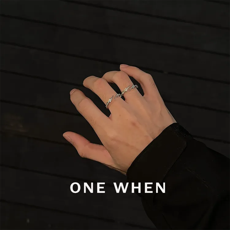 ONEWHEN 钛钢锆石戒指 时尚闪电戒指轻奢气质情侣戒指食指对戒