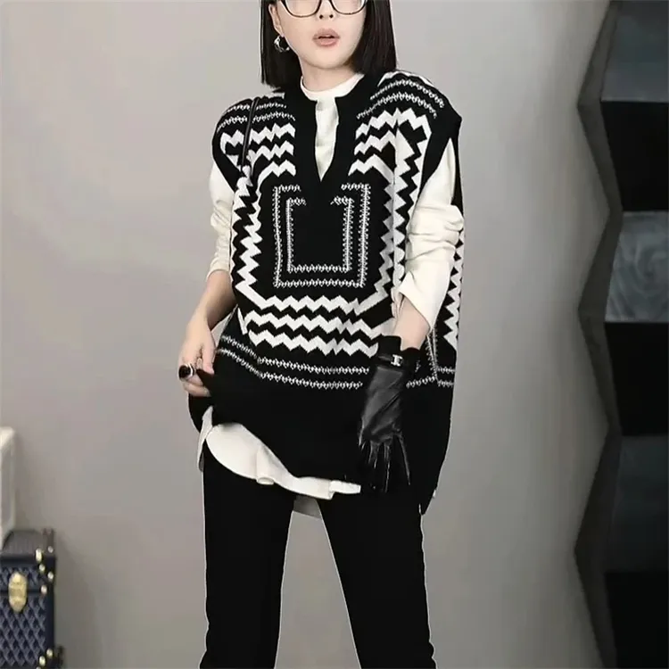 韩系设计感气质穿搭女装2025秋季新款纯白长袖T恤花纹马甲两件套