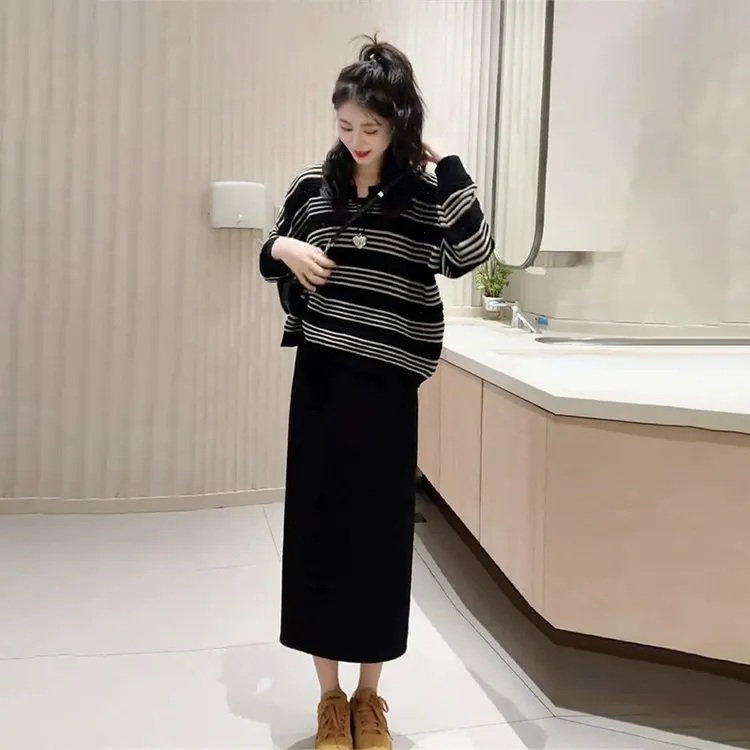 早秋穿搭一整套女2025新款设计感条纹针织衫简约气质黑色半身裙子