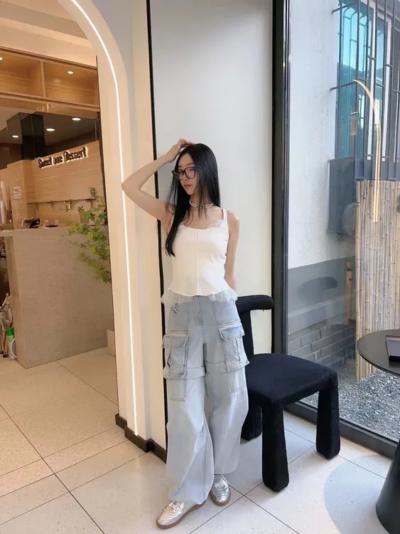 2024春夏新款时尚气质修身显瘦蕾丝拼接设计感小众吊带背心上衣女