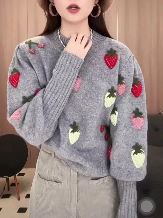 2软糯针织衫宽松型灰色钩花草莓刺绣圆领毛衣女新春秋季修身百搭