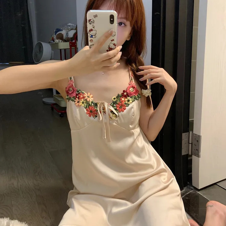 南方生活高级感花边冰丝睡裙夏季性感吊带带胸垫睡衣纯欲风家居服
