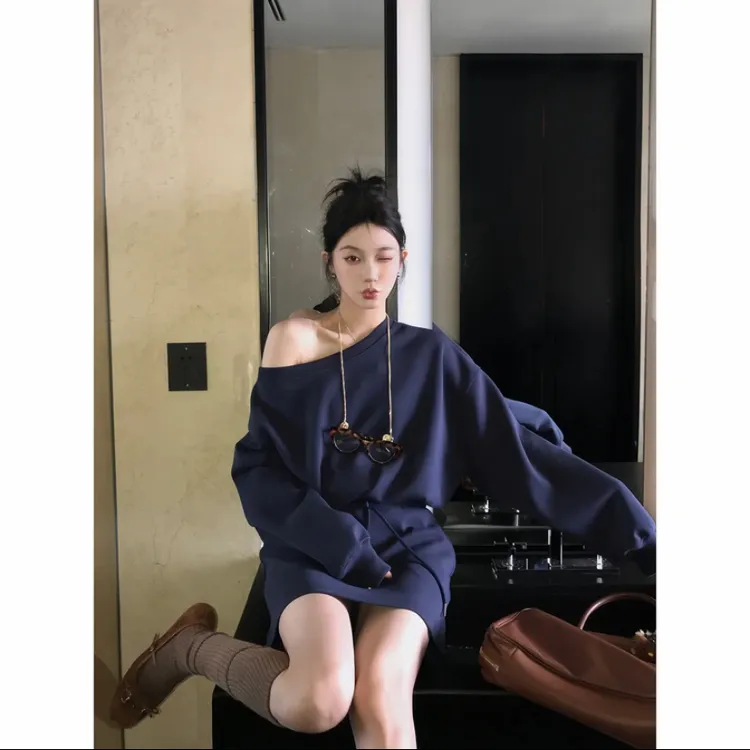 微胖女生春秋新款纯欲风斜领露肩气质卫衣高级感半身裙两件套