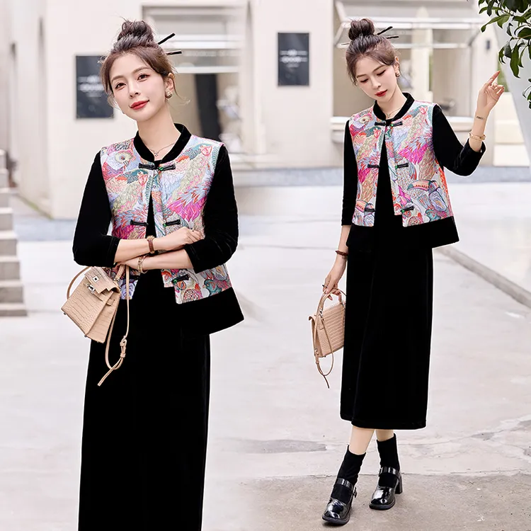 新中式国风复古盘扣高级感刺绣马甲丝绒连衣裙两件套套装秋冬新款