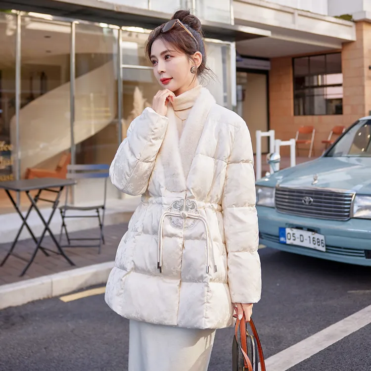 冬装新中式国风刺绣盘扣高级感时尚收腰显瘦中长款白鸭绒羽绒服
