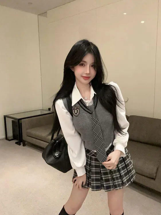 甜辣学院风套装裙女春秋新款减龄jk长袖衬衫针织马甲百褶裙三件套
