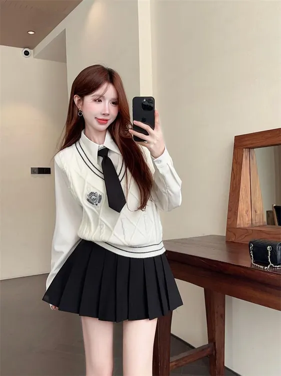 学院风套装针织马甲女2024新款长袖白衬衫洋气减龄百褶裙两件套秋