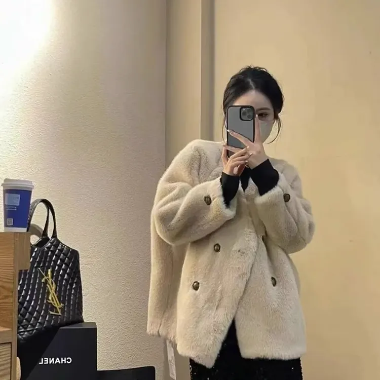 冬季年轻款气质短款V领皮毛一体时尚环保毛毛外套小香风