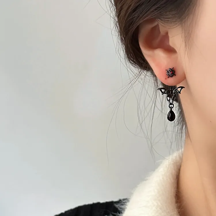 合金耳饰 暗黑潮流精致百搭个性高级感蝙蝠耳钉设计感