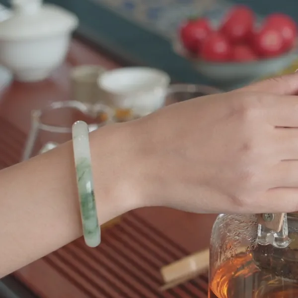 新疆平安镯翠细圆条美人条镯雪翠少女款灰色天然冰绿冰透金丝玉飘