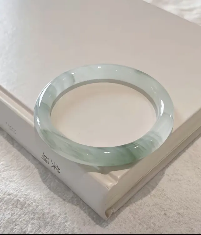 绿色闭口飘绿天然半山半白色圆条女士女款天山翠100%天山翠手镯