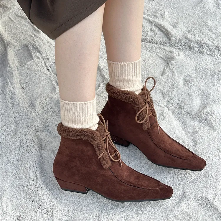 法式毛毛鞋女2024冬季新品加绒保暖系带方头短靴复古粗跟毛毛靴子