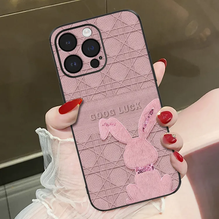 适用苹果17华为/oppo/vivo粉兔子手机壳16promax新款高级感网红女