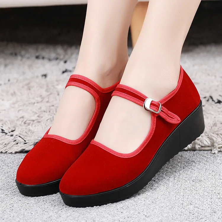 女鞋浅口圆头舞蹈鞋红色中跟休闲老北京布鞋春秋款妈妈松糕底鞋子