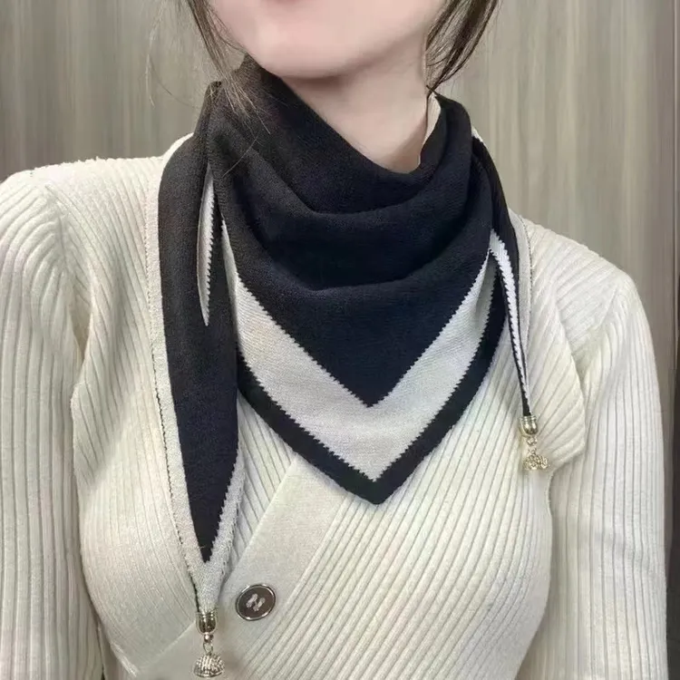 新款保暖护颈针织围巾磁吸扣时尚百搭拼色三角巾