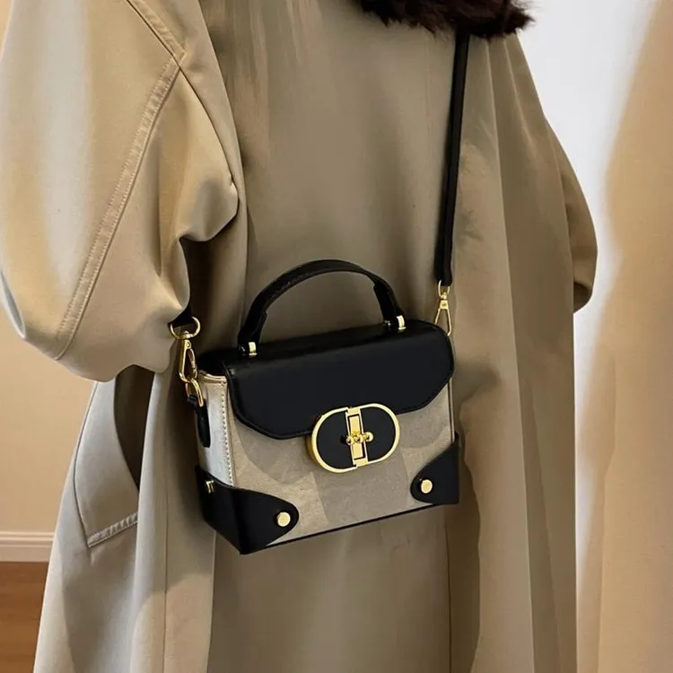 今年流行包包女2023新款秋冬高级感撞色斜挎包洋派爆款手提小方包